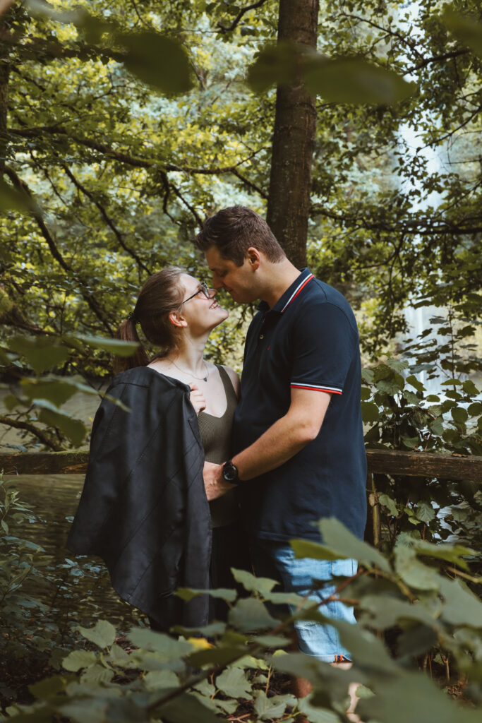 Paarfotografie Liebe, Wald, Paare